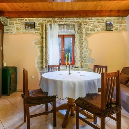 In Mandalencici With Kitchen
