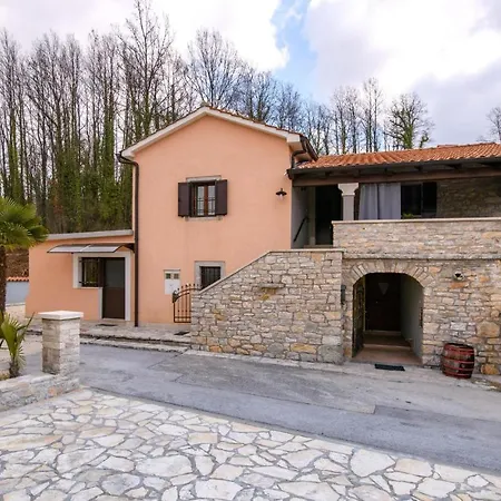 Holiday home In Mandalencici With Kitchen Cubanici
