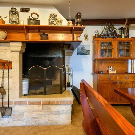 In Mandalencici With Kitchen