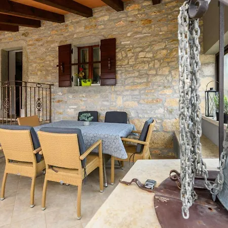 Holiday home In Mandalencici With Kitchen