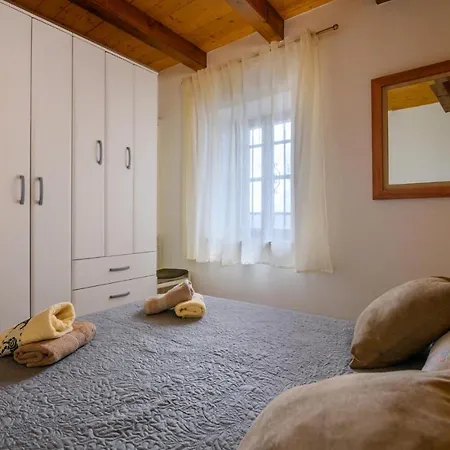 3 Bedroom Gorgeous In Mandalencici 펜션 Cubanici