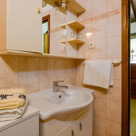 3 Bedroom Gorgeous In Mandalencici 펜션 *